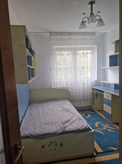 Apartament cu 3 camere semidecomandat în Universității