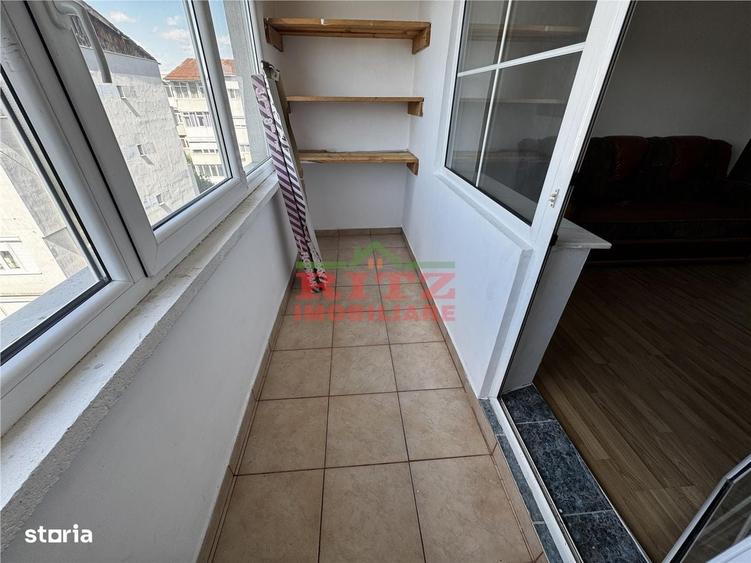 Apartament cu 3 camere decomandat în Tineretului