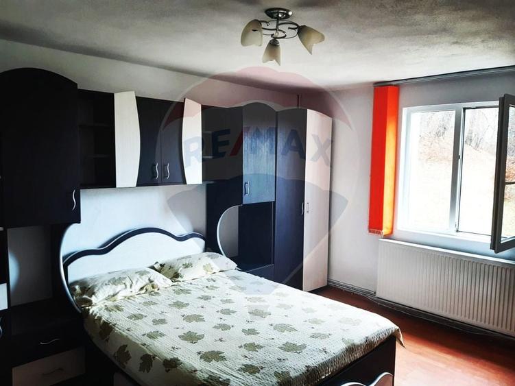 Casă individuală cu 7 camere cu Teren 3580 Mp în Tohănița