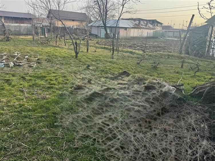 Casă cu 2 camere cu Teren 758 Mp în Negoiești