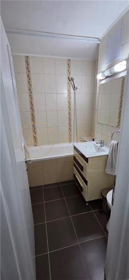 Apartament cu 4 camere semidecomandat în Politehnica