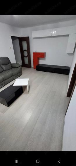Apartament cu 3 camere semidecomandat în Micro 6