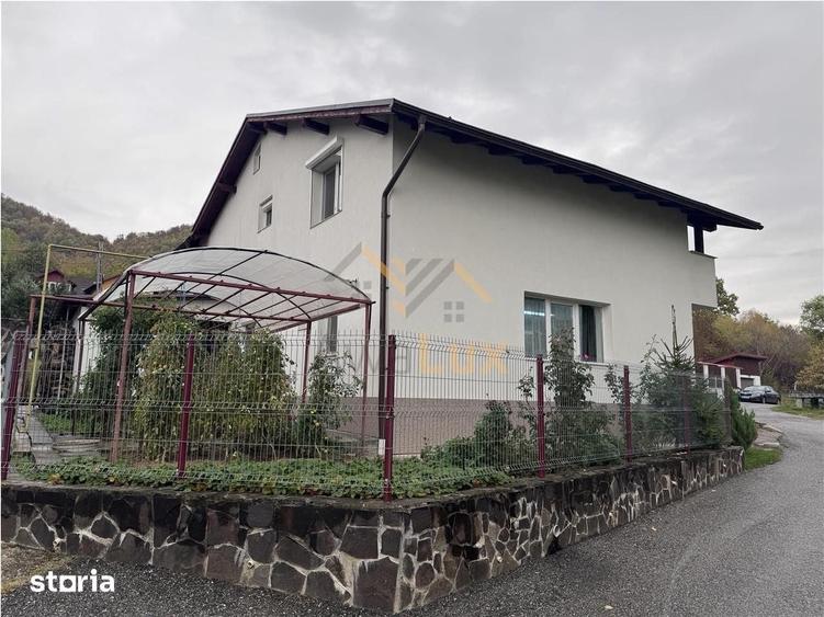 Casă cu 4 camere cu Teren 800 Mp în Săsar