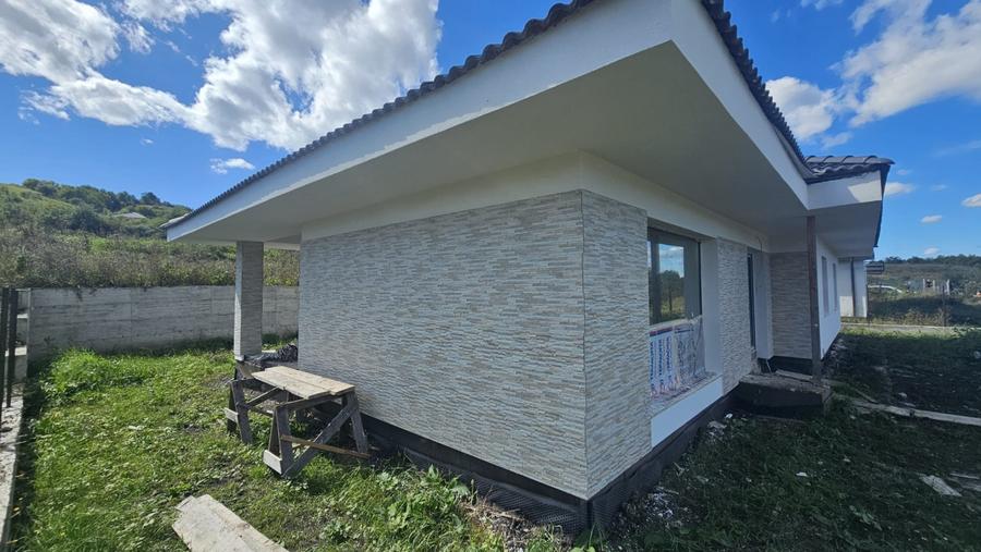 Casă individuală cu 4 camere cu Canalizare în Chinteni