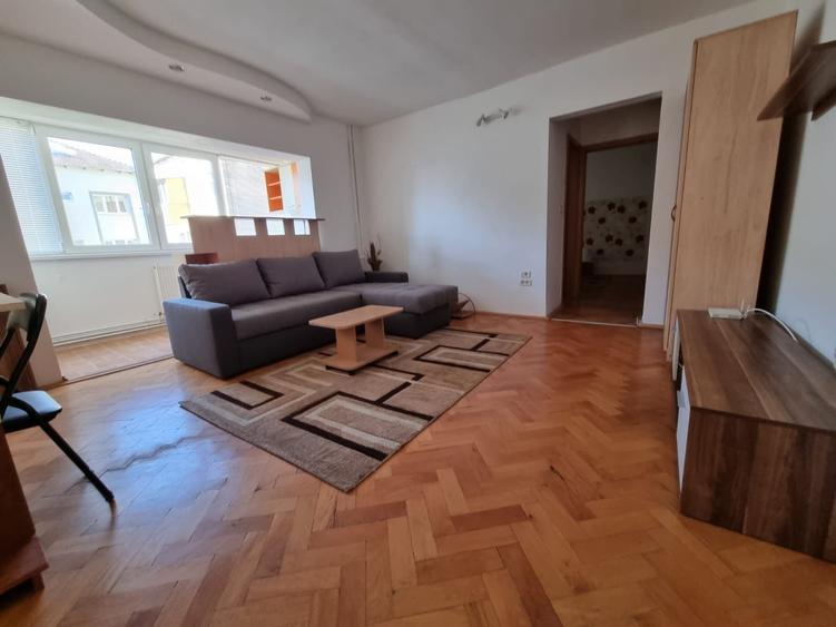 Apartament cu 2 camere semidecomandat în Spitalul Județean