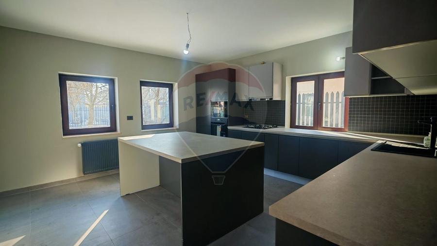 Casă individuală cu 4 camere cu Teren 563 Mp în Corbeanca