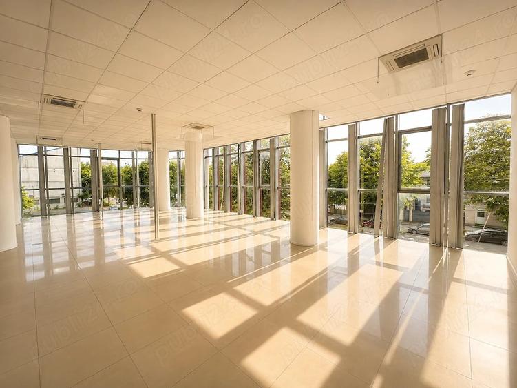 Spațiu comercial, de 350 mp, în Central