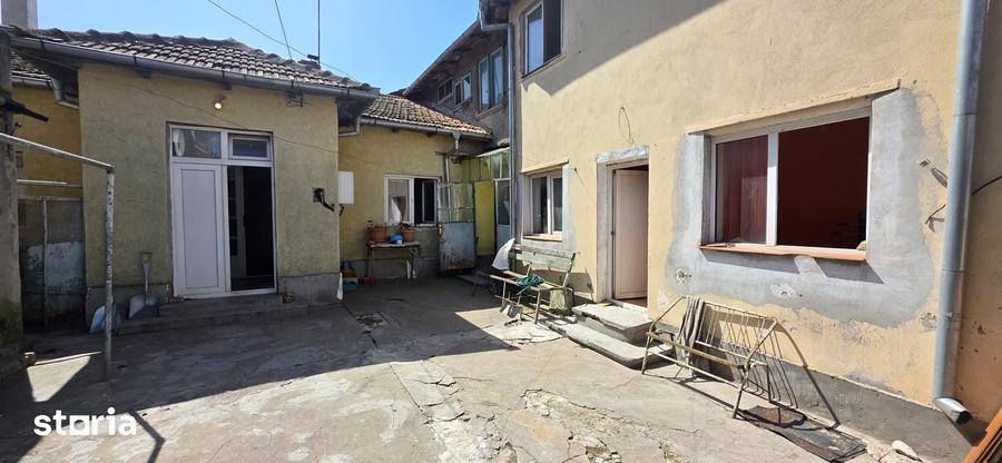 Casă cu 7 camere cu Teren 170 Mp în Tomis I