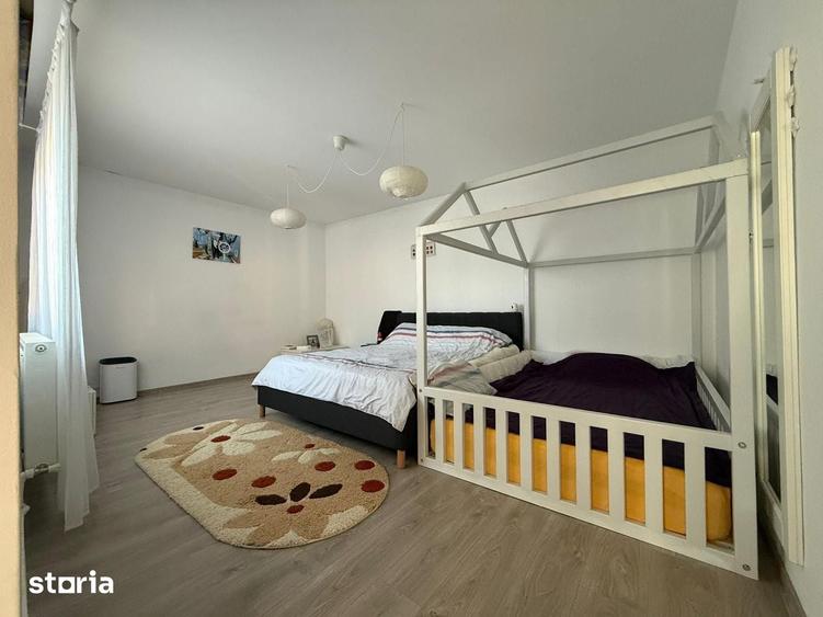 Casă cu 10 camere cu Teren 400 Mp în Central