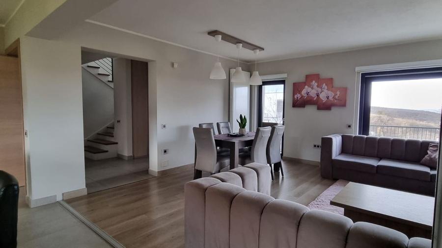Duplex cu 4 camere cu Teren 690 Mp în Făget