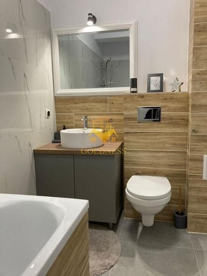 Apartament cu 3 camere semidecomandat în Florești