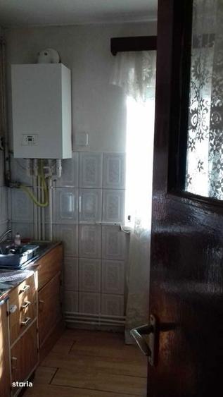 Apartament cu 3 camere semidecomandat în Gojdu