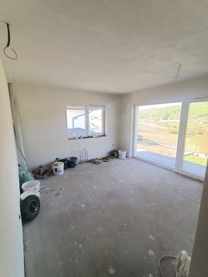 Casă cu 5 camere cu Garaj în Exterior Nord
