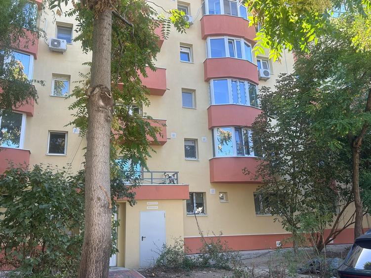 Apartament cu 3 camere în Calea Călărașilor