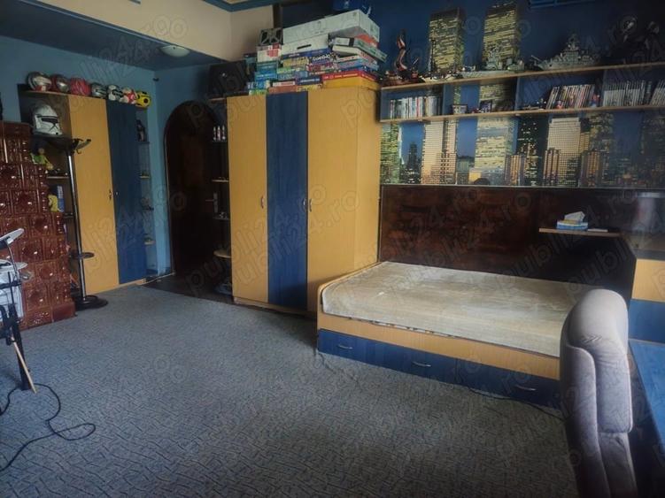 Apartament cu 4 camere semidecomandat în Central