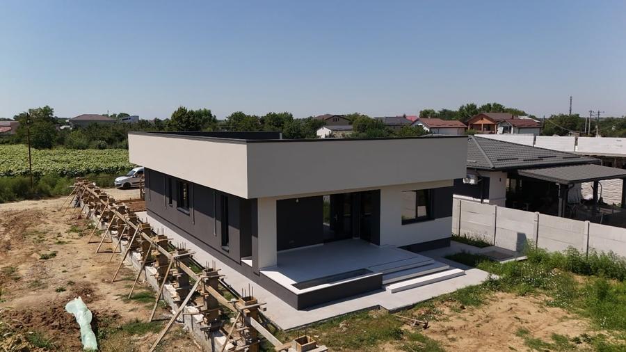 Casă individuală cu 4 camere cu Canalizare în Dragomirești-Vale