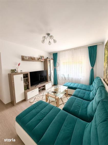 Apartament cu 4 camere decomandat în Est