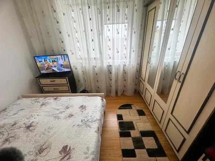 Apartament cu 4 camere decomandat în Drăgănești-Olt