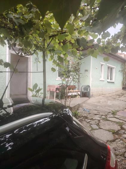 Casă cu 5 camere cu Teren 2800 Mp în Iris