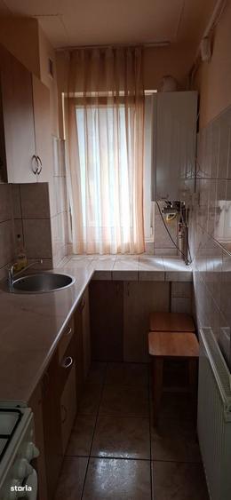Apartament cu 2 camere semidecomandat în Florilor