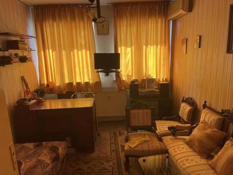 Apartament cu 3 camere semidecomandat în Exterior Vest