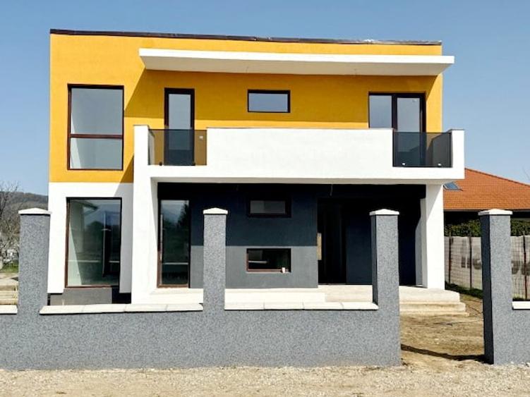 Casă individuală cu 5 camere cu Canalizare în Hărman