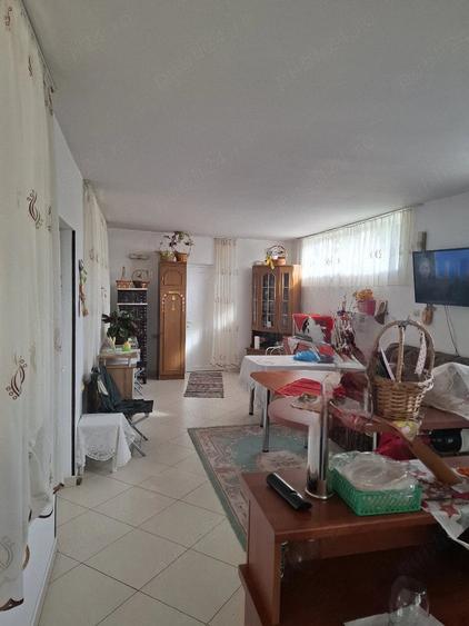 Casă cu 4 camere cu Teren 3000 Mp în Ghioroc