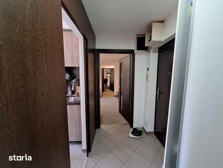 Apartament cu 2 camere, mobilat în Est