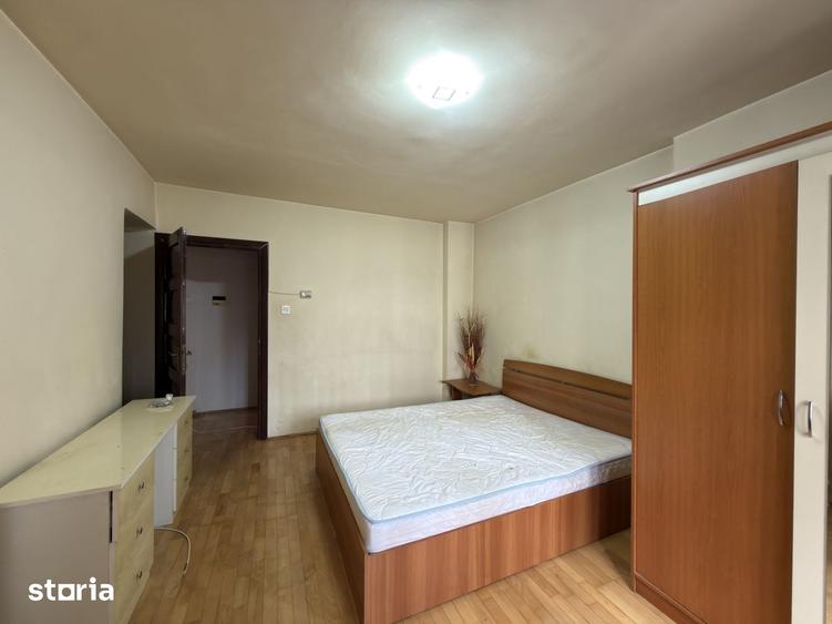 Apartament cu 3 camere decomandat în Crișan