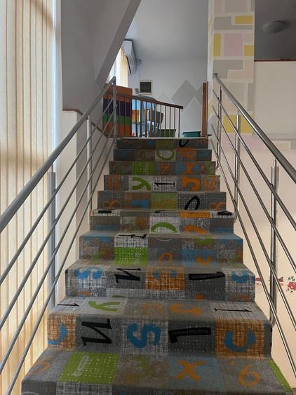 Casă individuală cu 8 camere cu Canalizare în Torontalului