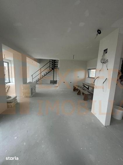 Casă cu 5 camere cu Teren 394 Mp în Agigea