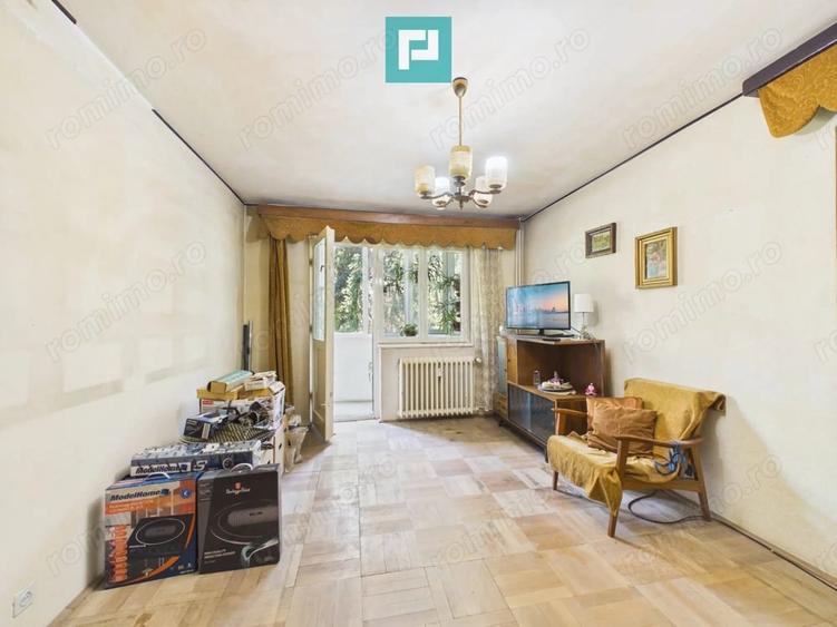 Apartament cu 3 camere semidecomandat în Romanilor