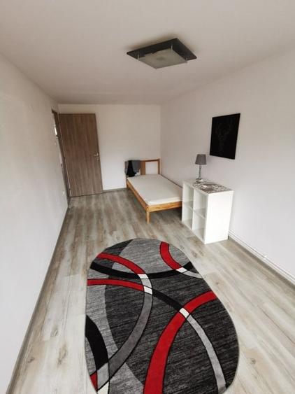 Casă individuală cu 5 camere cu Teren 250 Mp în Central