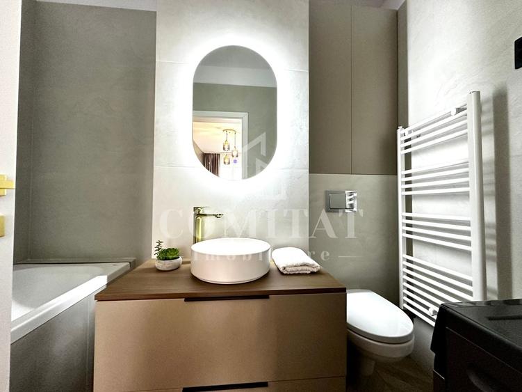 Apartament cu 3 camere semidecomandat, mobilat în Florești