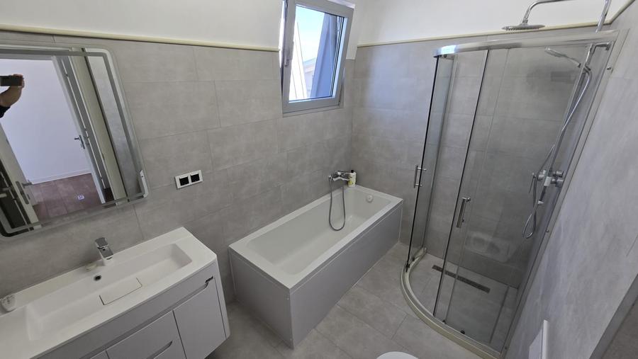 Apartament cu 3 camere decomandat, mobilat în Băneasa