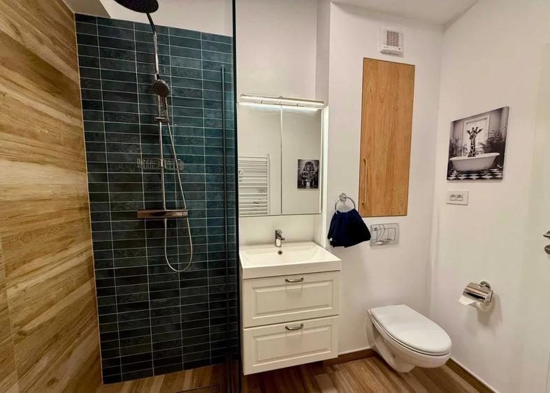 Apartament cu 2 camere semidecomandat, mobilat în Tomis Nord