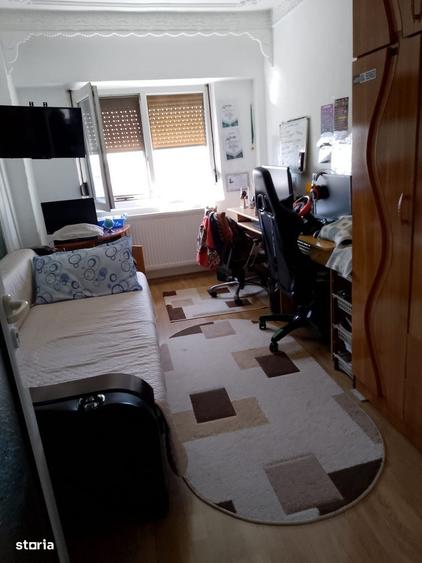Apartament cu 3 camere decomandat în Călărași