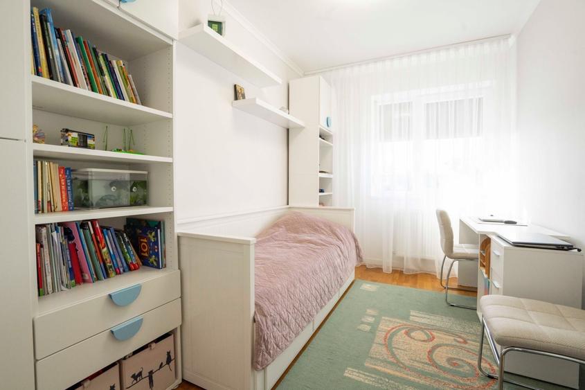 Apartament cu 3 camere decomandat, mobilat în Central