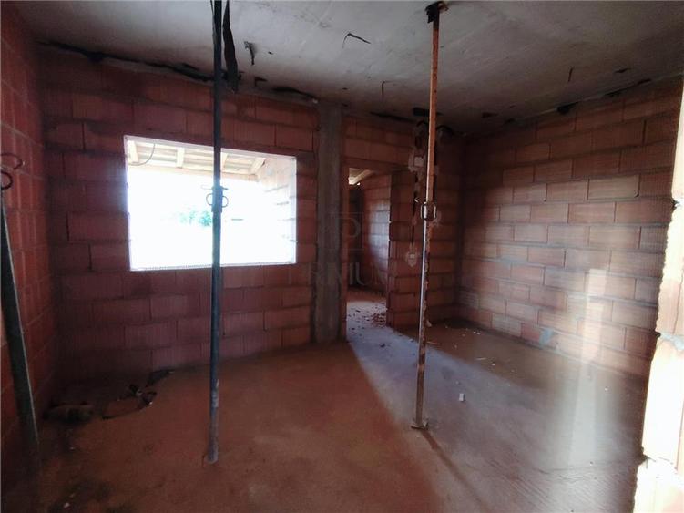 Duplex cu 3 camere cu Canalizare în Moșnița Nouă