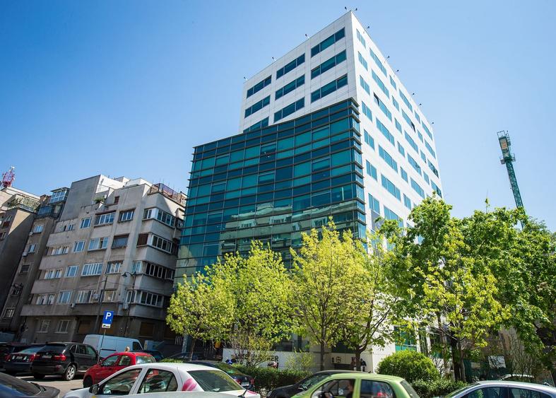 Birou, de 7,000 mp, în Universitate