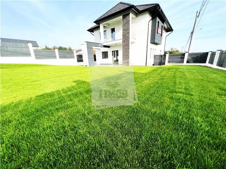 Casă individuală cu 5 camere cu Teren 500 Mp în Exterior Est
