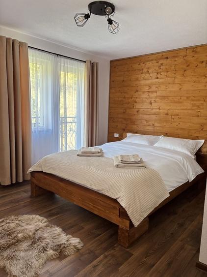 Casă cu 4 camere în Poiana Mărului