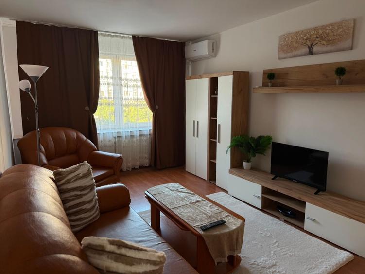 Apartament cu 3 camere decomandat în Berceni