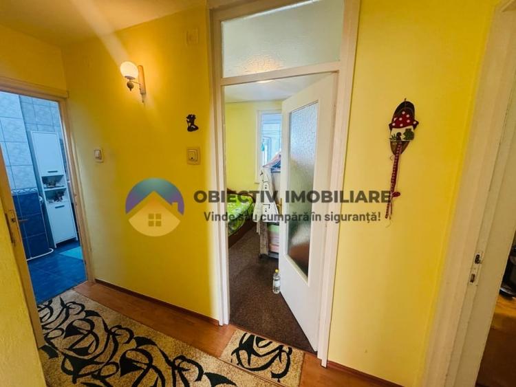 Apartament cu 4 camere decomandat în Central