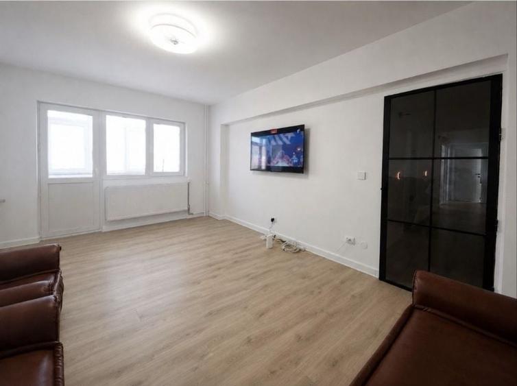 Apartament cu 4 camere decomandat în Mircea cel Bătrân