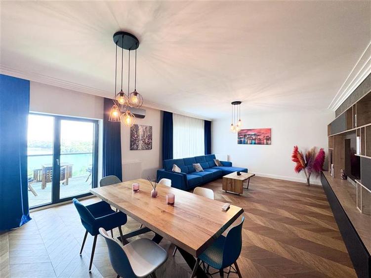 Apartament cu 4 camere decomandat în Tei