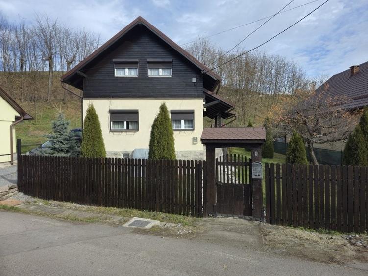 Casă cu 4 camere în Subcetate