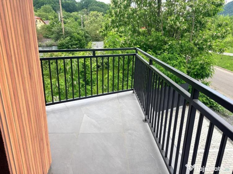 Apartament cu 3 camere semidecomandat în Griviței