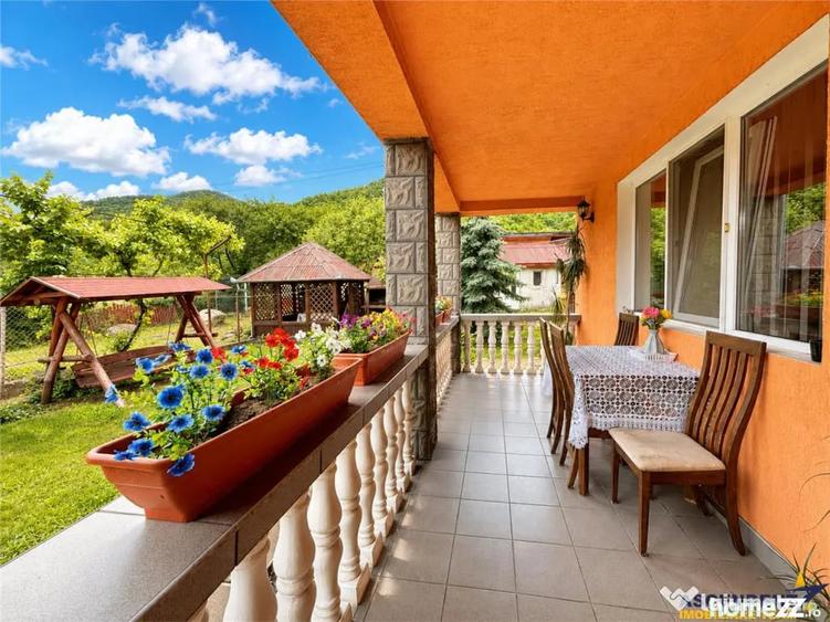 Casă cu 6 camere cu Teren 996 Mp în Gălăoaia
