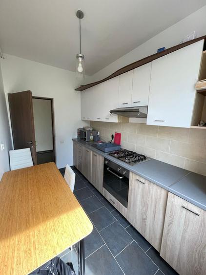 Apartament cu 3 camere decomandat, mobilat în Bună Ziua